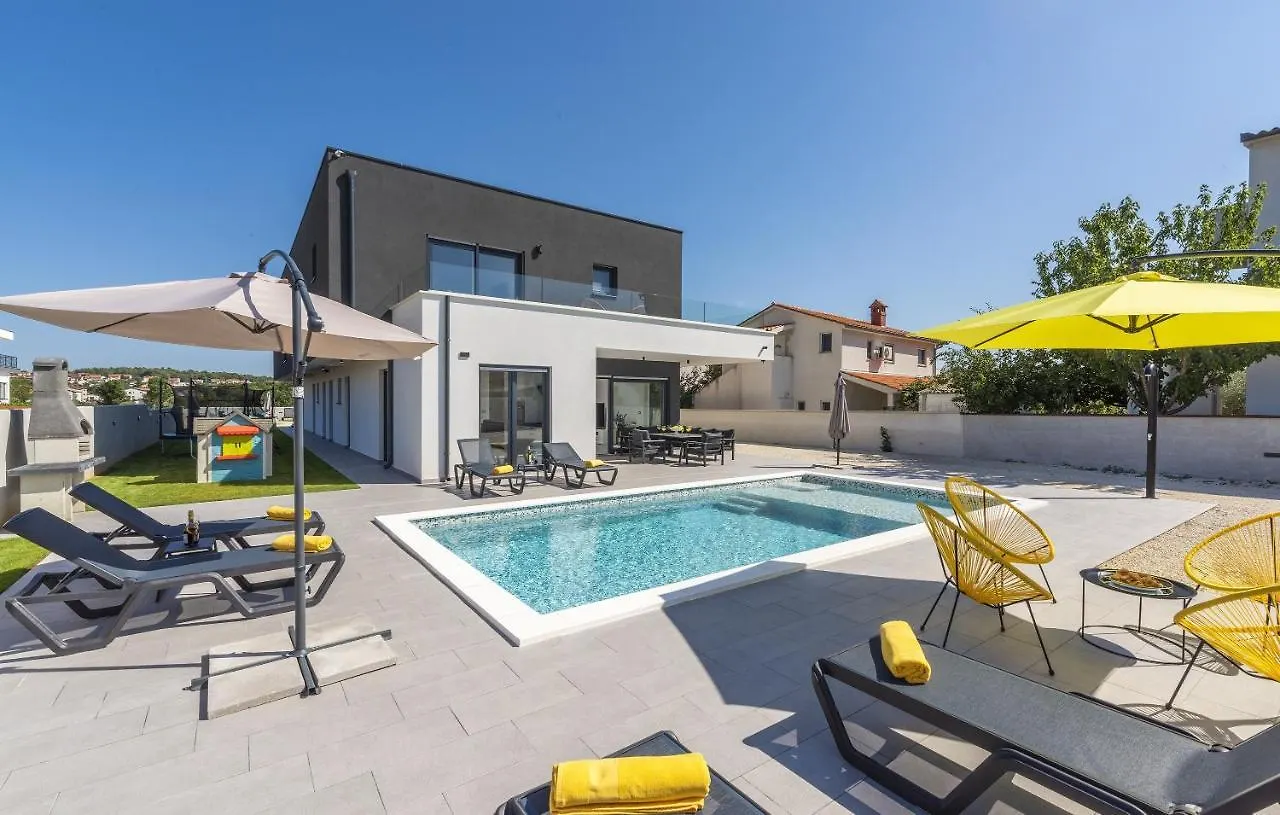 Elite Villa Pula 0*,  Croatia